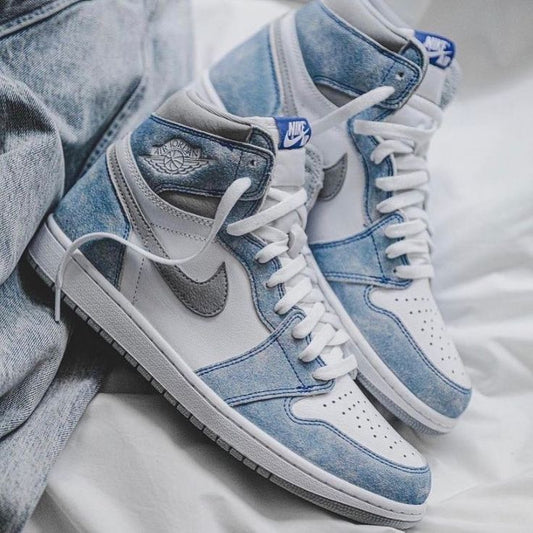 Air Jordan 1 High 'Hyper Royal'