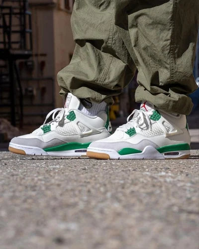 Nike SB x Air Jordan Retro 4 'Pine Green'