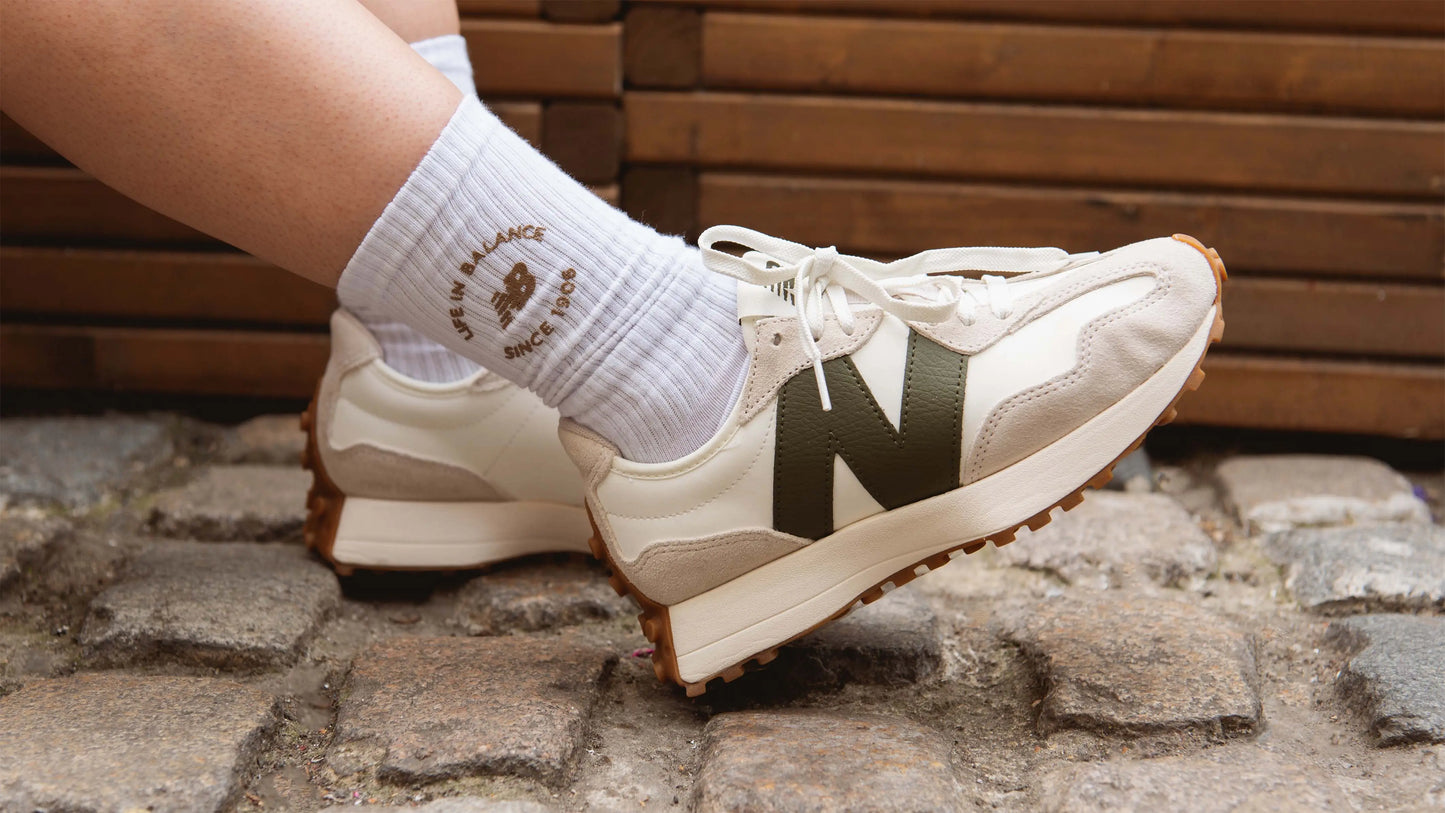 New Balance 327 Green
